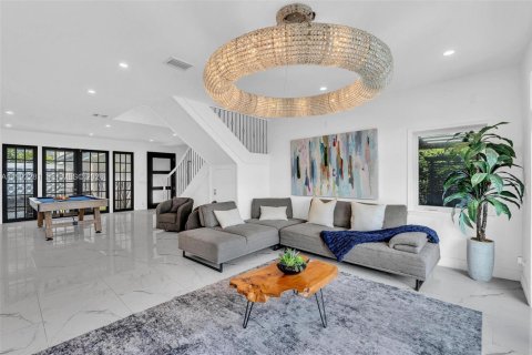 House in Hallandale Beach, Florida 7 bedrooms, 344.11 sq.m. № 2255658 - photo 9