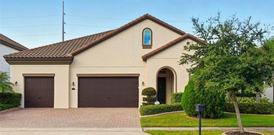 House in Orlando, Florida 4 bedrooms, 309.55 sq.m. № 2203929