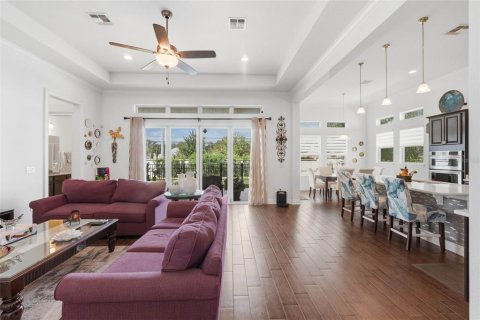 House in Orlando, Florida 4 bedrooms, 309.55 sq.m. № 2203929 - photo 11