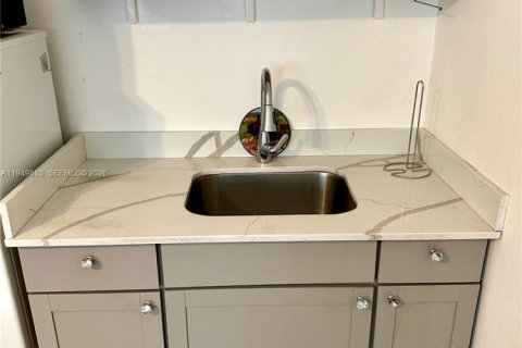 Купить кондоминиум в Халландейл-Бич, Флорида 1 спальня, 29.73м2, № 2005725 - фото 8