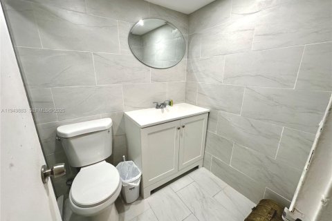 Купить кондоминиум в Халландейл-Бич, Флорида 1 спальня, 29.73м2, № 2005725 - фото 3