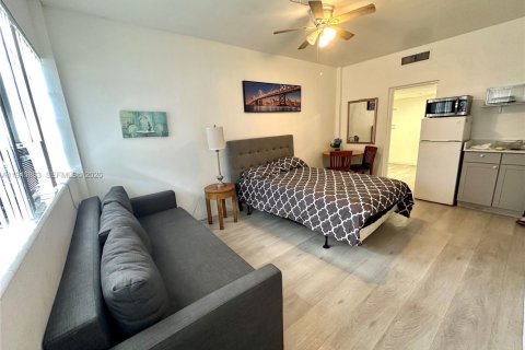 Кондоминиум с 1 спальней в Халландейл-Бич, Флорида № 2005725