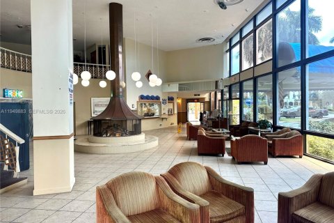 Купить кондоминиум в Халландейл-Бич, Флорида 1 спальня, 29.73м2, № 2005725 - фото 13