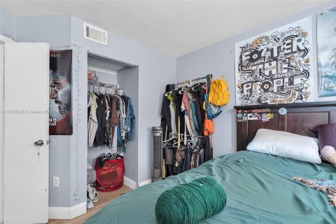 Condo in Pembroke Pines, Florida, 2 bedrooms  № 1779552 - photo 17