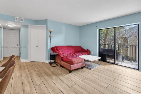 Condo in Pembroke Pines, Florida, 2 bedrooms  № 1779552 - photo 12