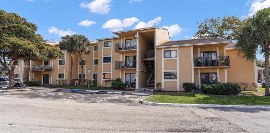 Condo in Pembroke Pines, Florida, 2 bedrooms  № 1779552