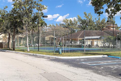 Condo in Pembroke Pines, Florida, 2 bedrooms  № 1779552 - photo 27