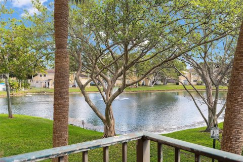 Condo in Pembroke Pines, Florida, 2 bedrooms  № 1779552 - photo 26