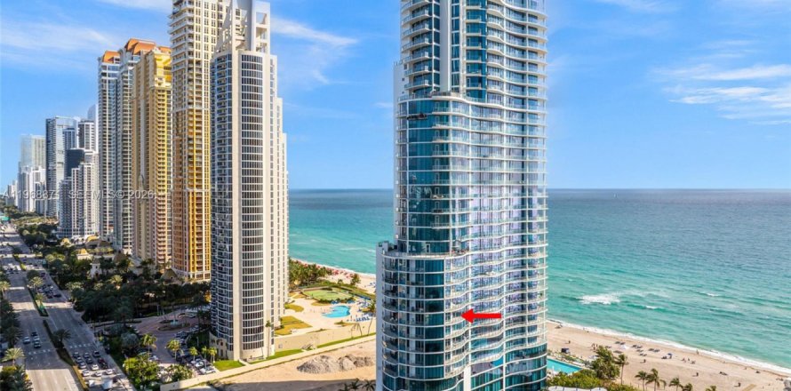 Condo in Sunny Isles Beach, Florida, 2 bedrooms № 2030146