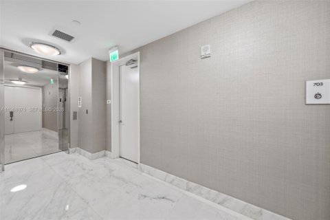 Condo in Sunny Isles Beach, Florida, 2 bedrooms № 2030146 - photo 2