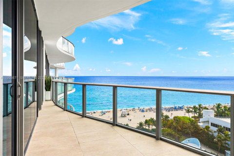 Condo in Sunny Isles Beach, Florida, 2 bedrooms № 2030146 - photo 23