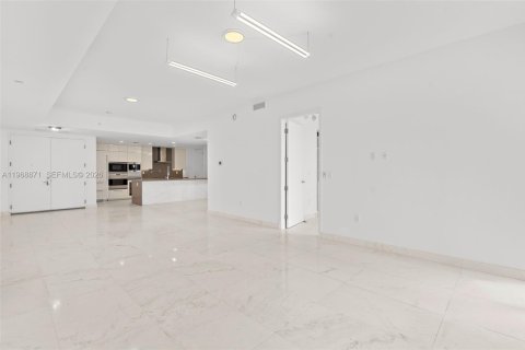 Condo in Sunny Isles Beach, Florida, 2 bedrooms № 2030146 - photo 4