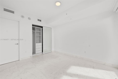 Condo in Sunny Isles Beach, Florida, 2 bedrooms № 2030146 - photo 20