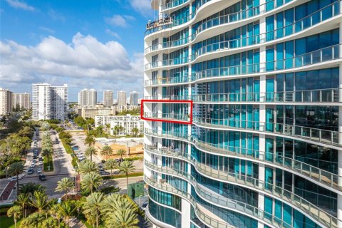 Condo in Sunny Isles Beach, Florida, 2 bedrooms № 2030146 - photo 29