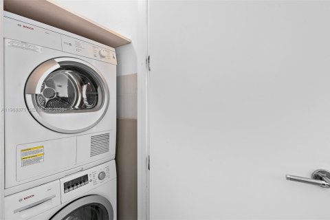 Condo in Sunny Isles Beach, Florida, 2 bedrooms № 2030146 - photo 7