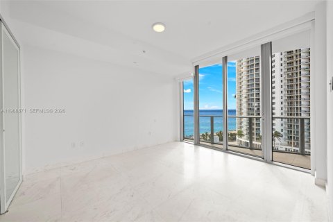 Condo in Sunny Isles Beach, Florida, 2 bedrooms № 2030146 - photo 19