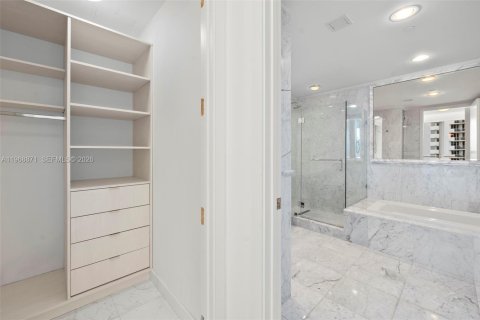 Condo in Sunny Isles Beach, Florida, 2 bedrooms № 2030146 - photo 15