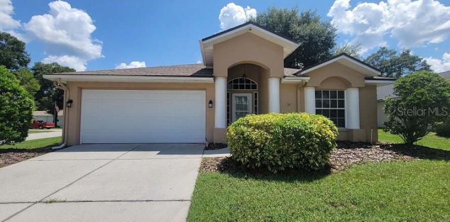 House in Hudson, Florida 3 bedrooms, 148.55 sq.m. № 1902264