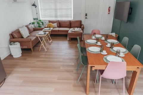 House in North Miami Beach, Florida 3 bedrooms, 93.65 sq.m. № 2013168 - photo 4