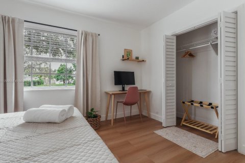 House in North Miami Beach, Florida 3 bedrooms, 93.65 sq.m. № 2013168 - photo 11