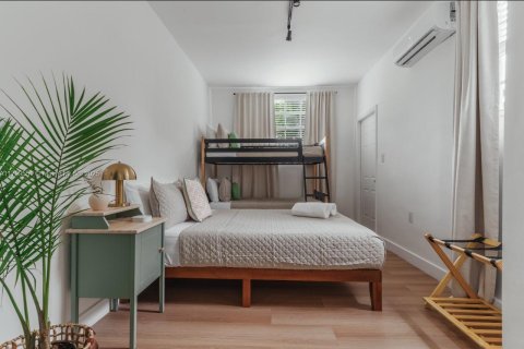 House in North Miami Beach, Florida 3 bedrooms, 93.65 sq.m. № 2013168 - photo 8