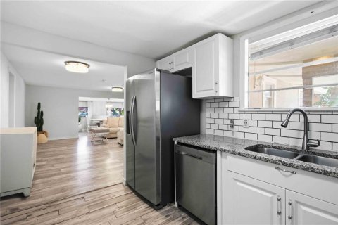 Villa ou maison à vendre à Bradenton, Floride: 4 chambres, 178.37 m2 № 2306046 - photo 8