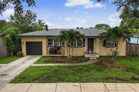 House in Clearwater, Florida 3 bedrooms, 125.42 sq.m. № 2289880