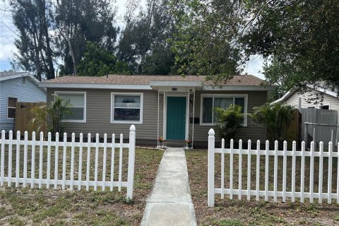Casa en Saint Petersburg, Florida 3 dormitorios, 70.23 m2 № 2225086