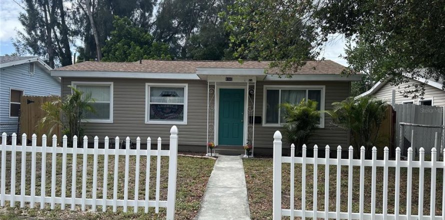 Villa ou maison à Saint Petersburg, Floride 3 chambres, 70.23 m2 № 2225086