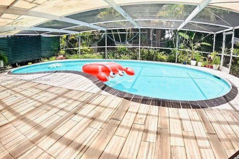 House in Tamarac, Florida 3 bedrooms, 160.44 sq.m. № 1850664 - photo 1