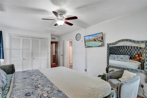 House in Tamarac, Florida 3 bedrooms, 160.44 sq.m. № 1850664 - photo 14