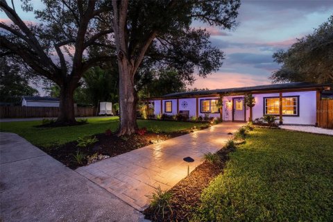 House in Pinellas Park, Florida 3 bedrooms, 205.87 sq.m. № 2285050