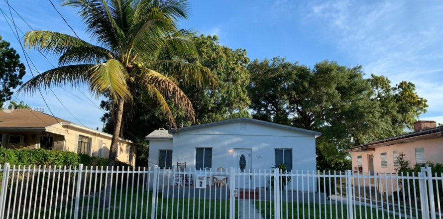 Propiedad comercial en Miami, Florida 150.5 m2 № 1753563