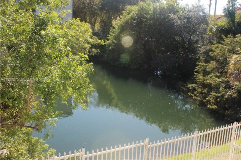 Снять в аренду кондоминиум в Майами, Флорида 2 спальни, 71.35м2, № 1995141 - фото 11