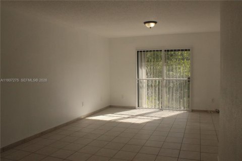 Снять в аренду кондоминиум в Майами, Флорида 2 спальни, 71.35м2, № 1995141 - фото 4