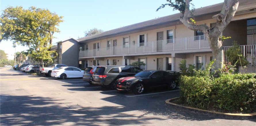 Кондоминиум с 2 спальнями в Майами, Флорида № 1995141