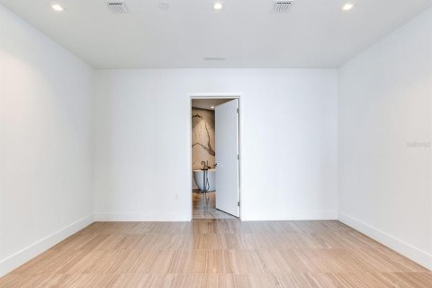 Condo in Tampa, Florida, 3 bedrooms  № 1444020 - photo 19