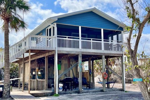 House in Placida, Florida 2 bedrooms, 89.19 sq.m. № 1525683 - photo 1
