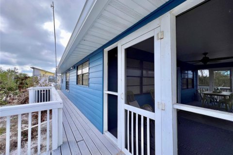 House in Placida, Florida 2 bedrooms, 89.19 sq.m. № 1525683 - photo 12