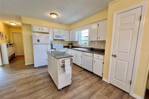 House in Placida, Florida 2 bedrooms, 89.19 sq.m. № 1525683 - photo 24