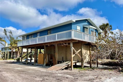 House in Placida, Florida 2 bedrooms, 89.19 sq.m. № 1525683 - photo 3