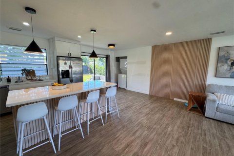 House in Miami, Florida 3 bedrooms, 91.79 sq.m. № 2401348 - photo 8