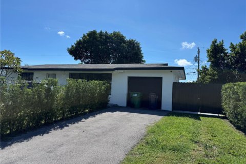 House in Miami, Florida 3 bedrooms, 91.79 sq.m. № 2401348 - photo 3