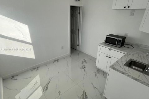 House in Miami, Florida 3 bedrooms, 91.79 sq.m. № 2401348 - photo 23