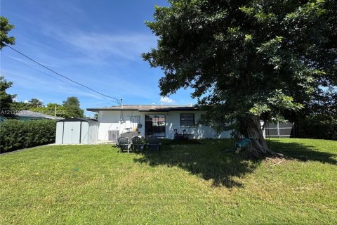 House in Miami, Florida 3 bedrooms, 91.79 sq.m. № 2401348 - photo 20
