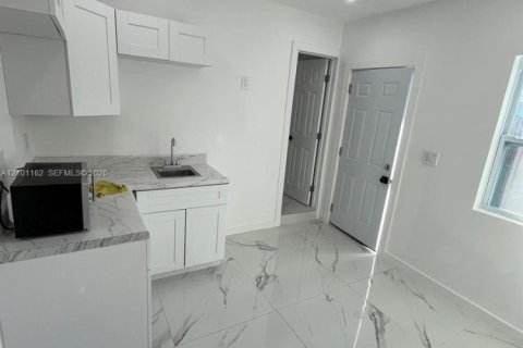 House in Miami, Florida 3 bedrooms, 91.79 sq.m. № 2401348 - photo 22