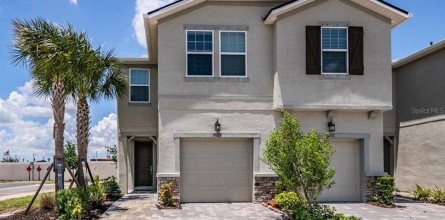 Adosado en PARKVIEW AT LONG LAKE RANCH en Lutz, Florida 3 dormitorios, 154.87 m2 № 2239031