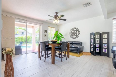 Villa ou maison à vendre à Weston, Floride: 4 chambres, 193.98 m2 № 1752044 - photo 5