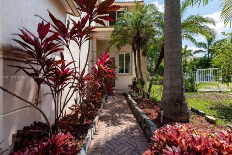 Villa ou maison à vendre à Weston, Floride: 4 chambres, 193.98 m2 № 1752044 - photo 3