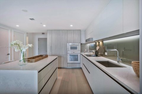 Купить кондоминиум в Бэл-Харбор, Флорида 3 спальни, 170.01м2, № 2043522 - фото 13